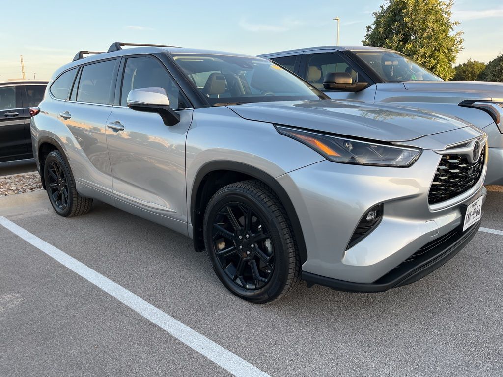 Thumbnail: 2022 Toyota Highlander - 2