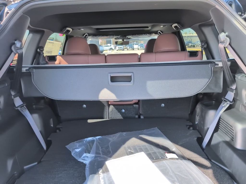 New 2026 Gray Mitsubishi SEL image 10