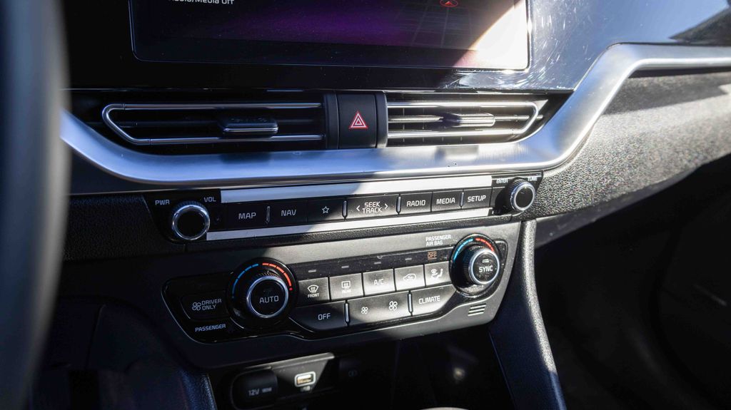 Used 2022 Kia Niro EX Premium 4D Sport Utility