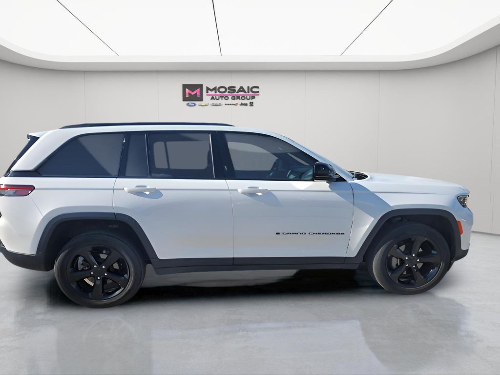 Used 2024 Jeep Grand Cherokee Altitude with VIN 1C4RJHAG8RC715604 for sale in Zumbrota, Minnesota
