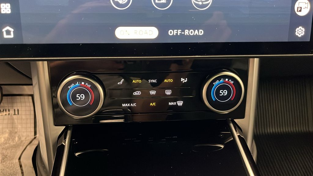 2023 Land Rover Range Rover SE 19