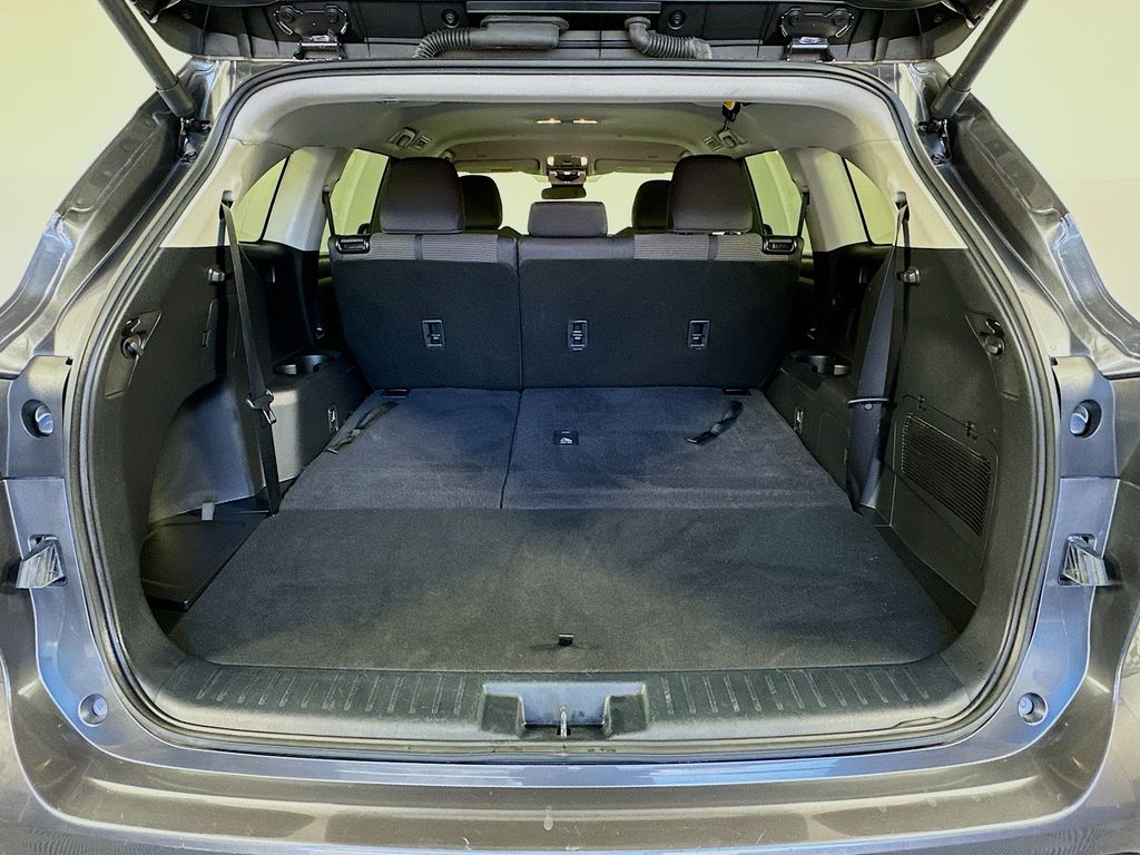 Thumbnail: 2024 Toyota Highlander - 25