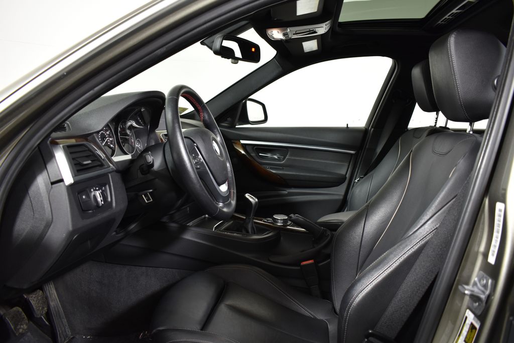 Thumbnail: 2016 BMW 3 Series - 3
