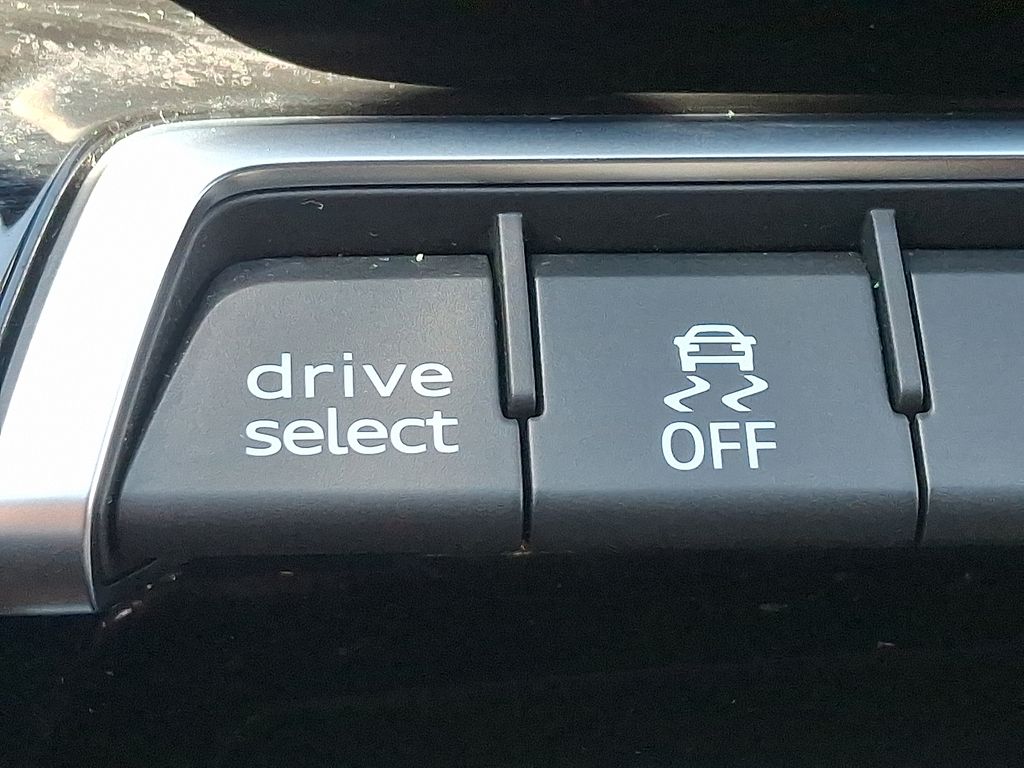 Thumbnail: 2022 Audi RS e-tron GT - 25