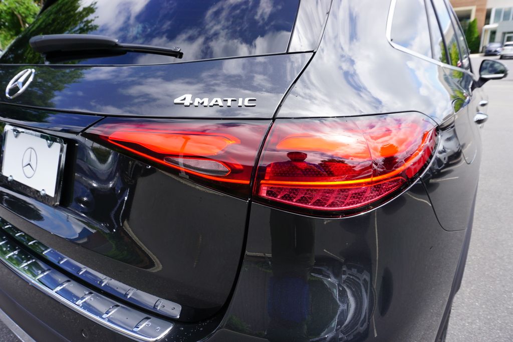 2025 Mercedes-Benz GLC 300 13