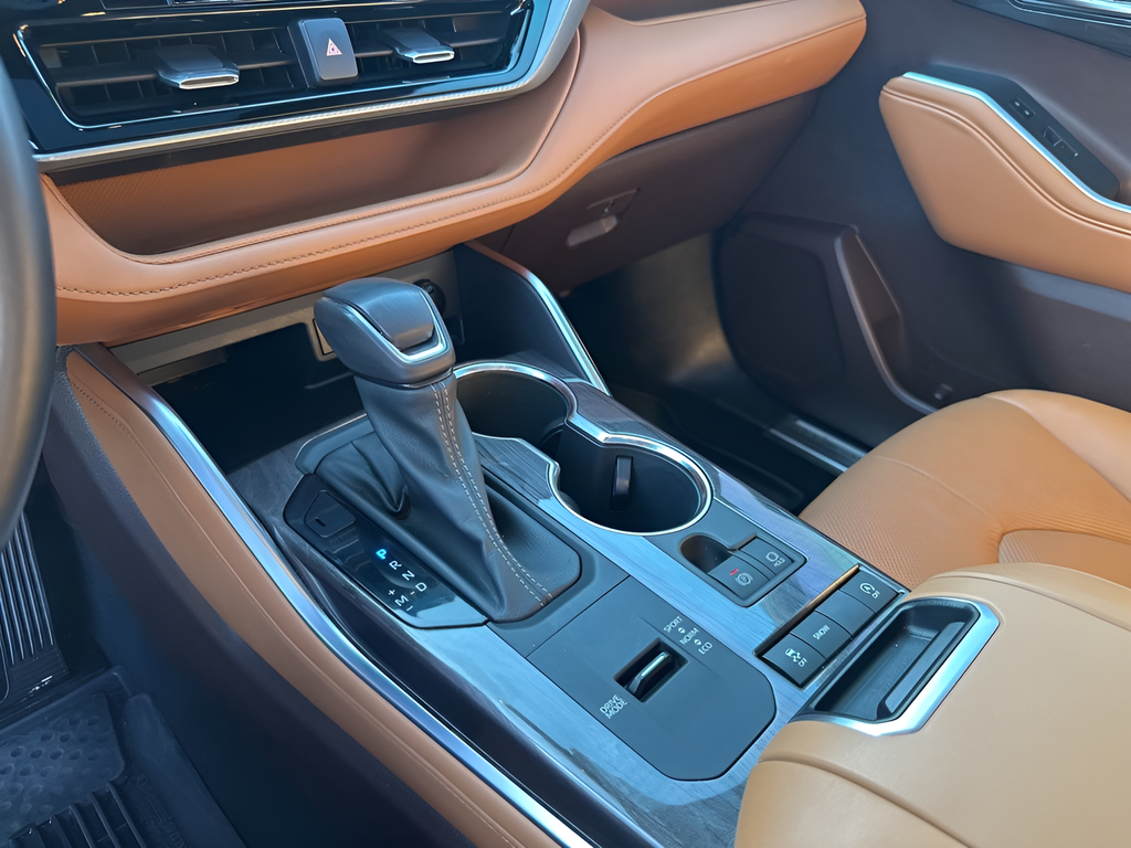 Used Car 2022 Toyota Highlander  Platinum For Sale Under $40,000 In Austin, Texas