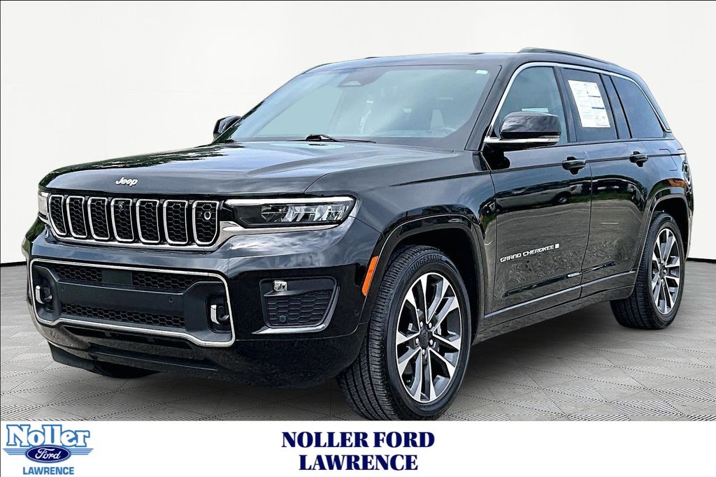 Diamond Black Crystal Pearlcoat 2024 Jeep Grand Cherokee SUV / Crossover Four-Wheel Drive 8-Speed Automatic