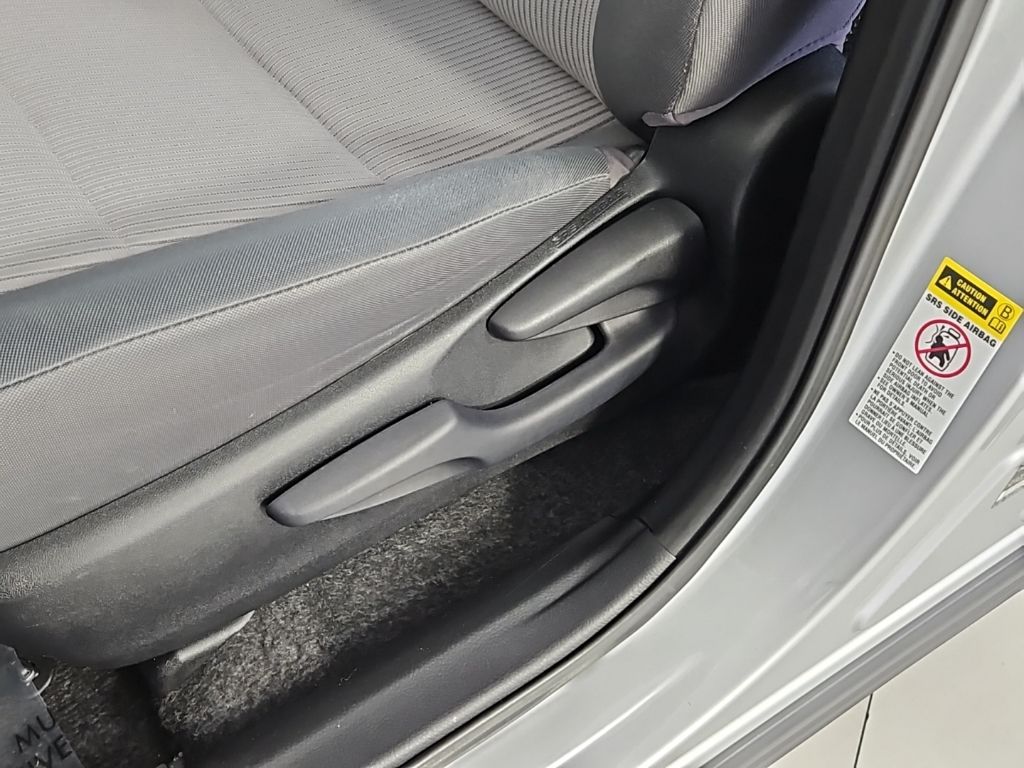 Thumbnail: 2015 Toyota RAV4 - 22