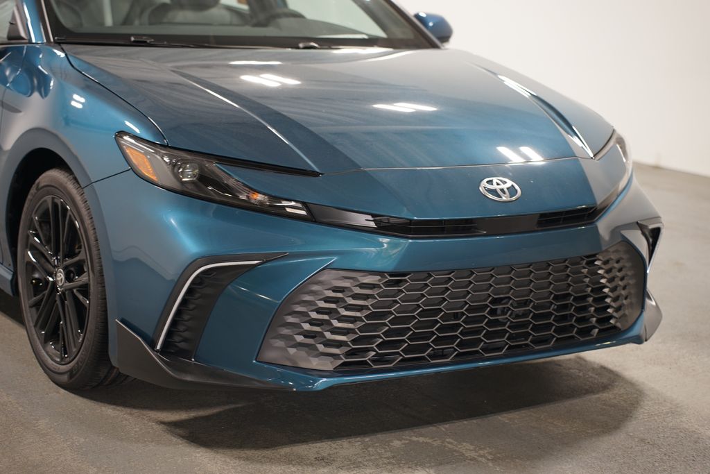 2025 Toyota Camry SE 4