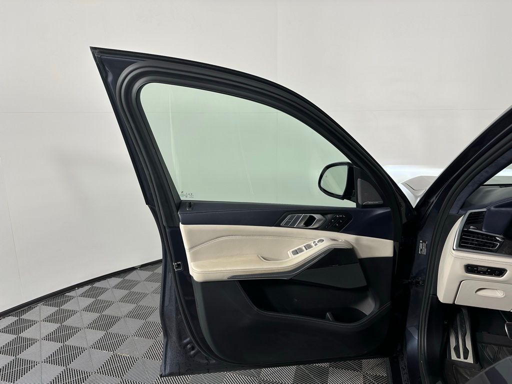 Thumbnail: 2022 BMW X7 - 13