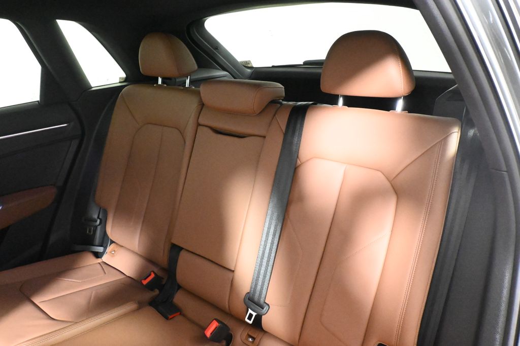 Thumbnail: 2025 Audi Q3 - 4