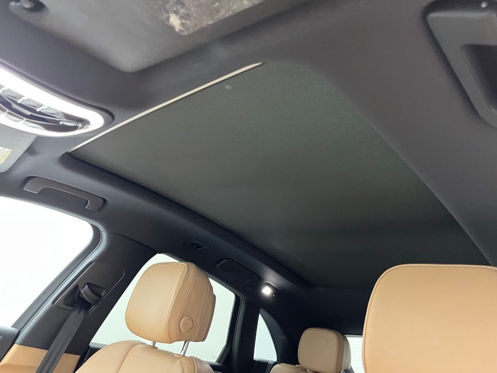 Thumbnail: 2017 Porsche Macan - 11