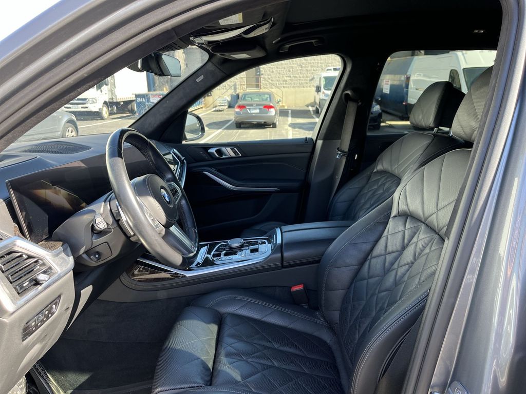 Thumbnail: 2023 BMW X7 - 11