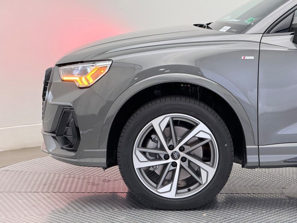 Thumbnail: 2025 Audi Q3 - 9