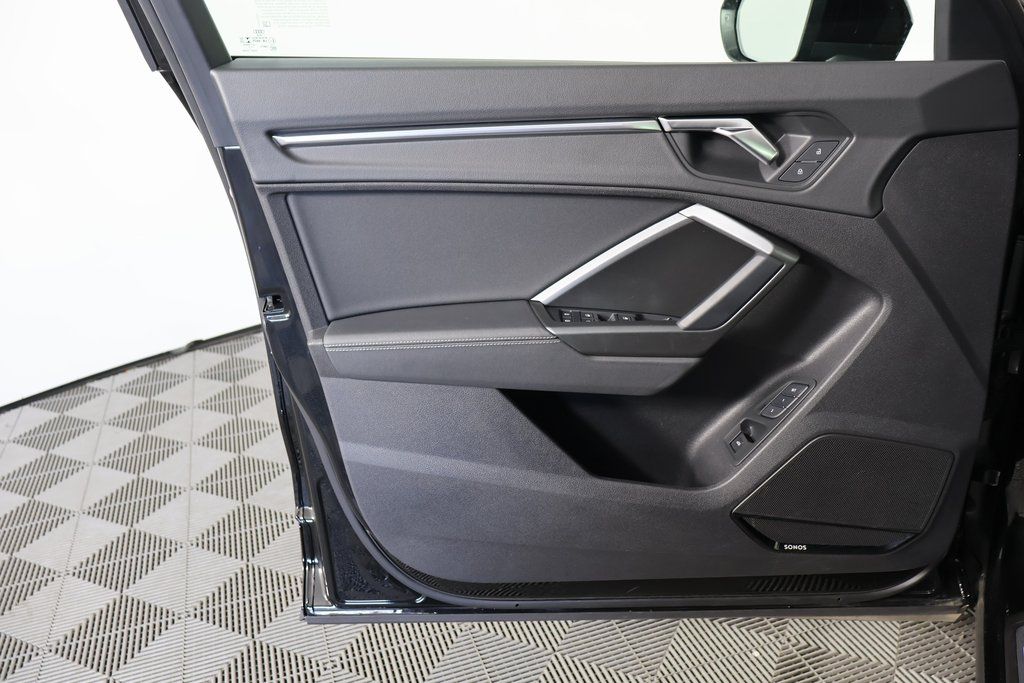 Thumbnail: 2022 Audi Q3 - 10