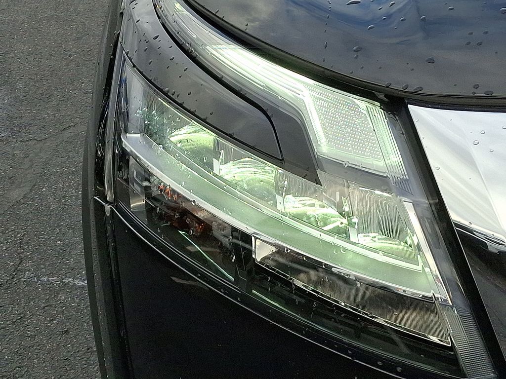 Thumbnail: 2022 Nissan Pathfinder - 9