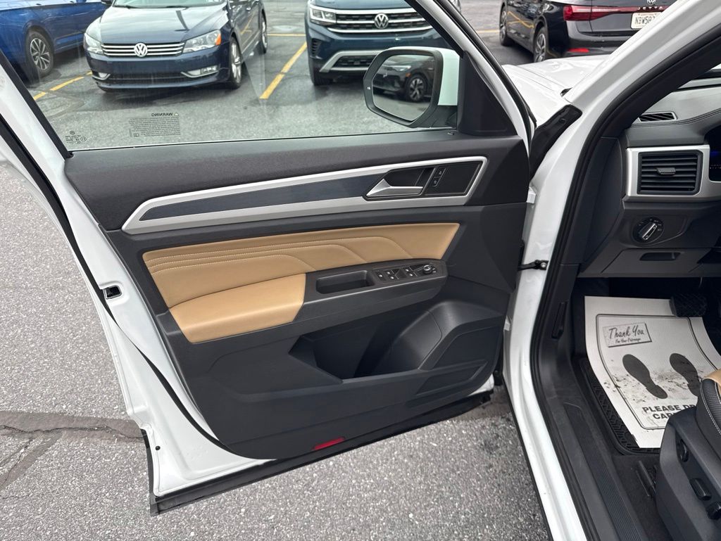 2023 Volkswagen Atlas Cross Sport 2.0T SE White at Sutliff Volkswagen