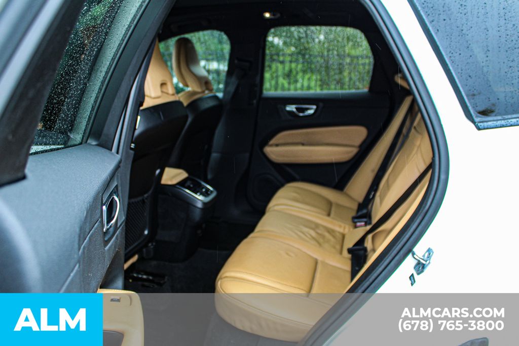 2021 Volvo XC60 T5 Inscription photo 16