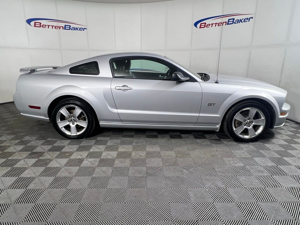 2006 Ford Mustang  2