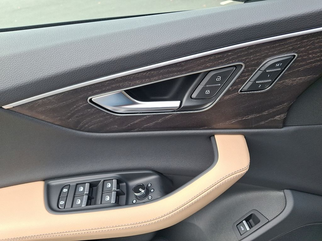 Thumbnail: 2026 Audi Q7 - 9