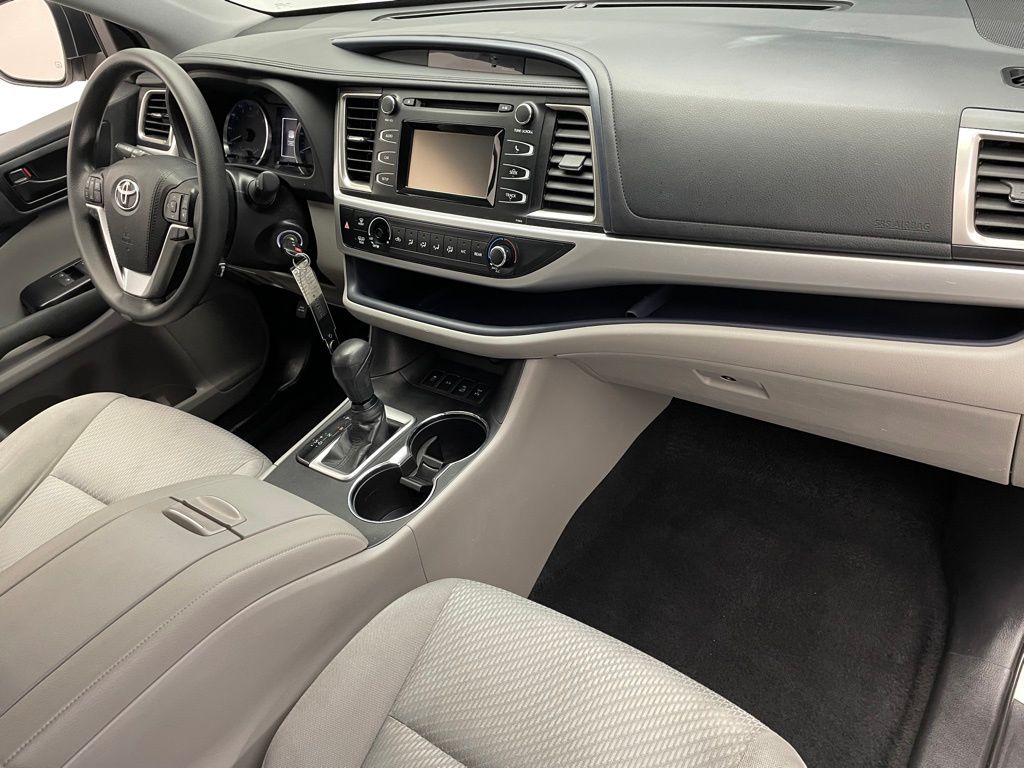 2019 Toyota Highlander LE 15