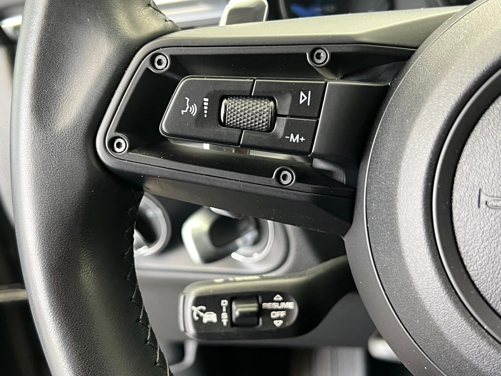 Thumbnail: 2023 Porsche Macan - 8