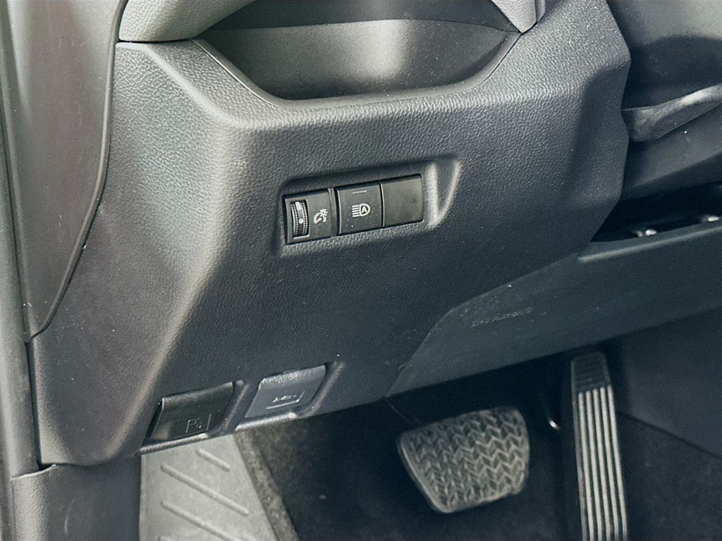 Thumbnail: 2022 Toyota RAV4 - 10