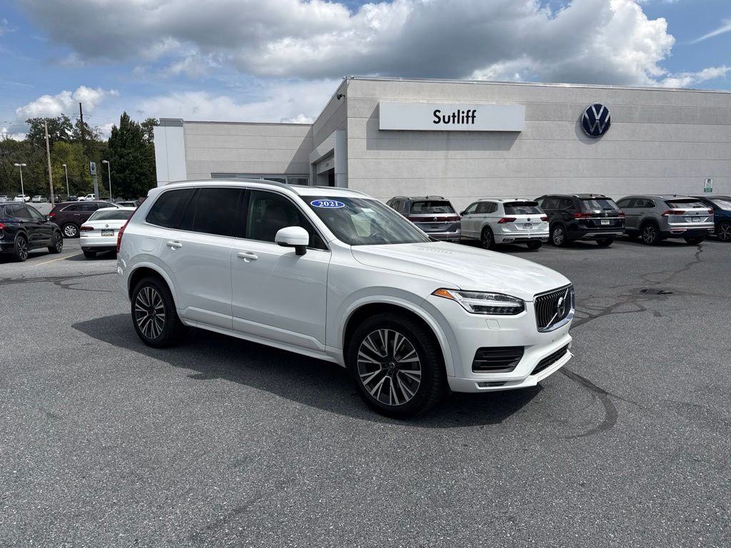 2021 Volvo XC90 T6 Momentum 7-Passenger AWD