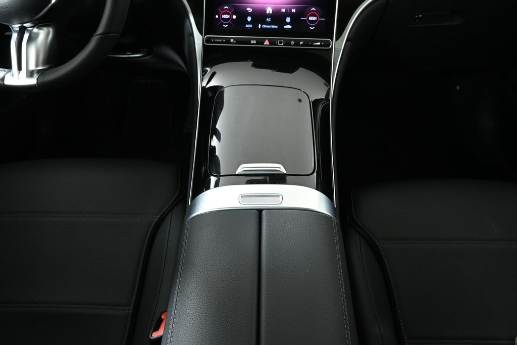 Thumbnail: 2025 Mercedes-Benz GLC - 22