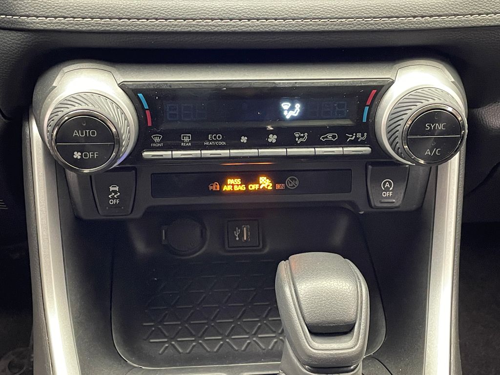 2024 Toyota RAV4 XLE 27