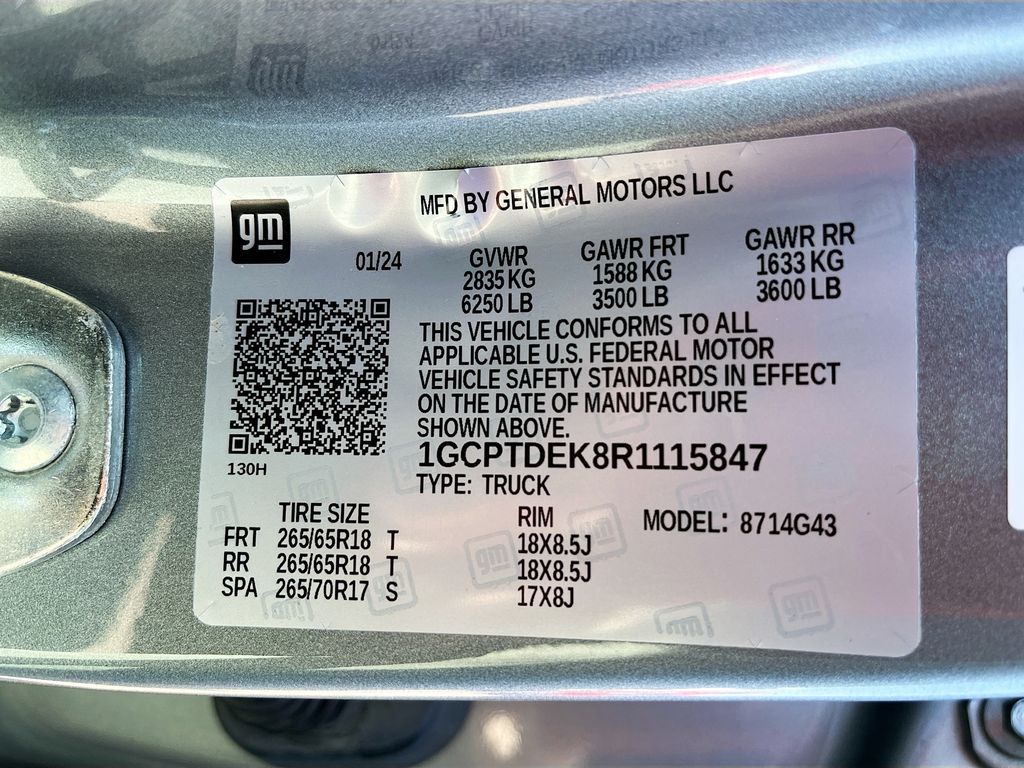 Used 2024 Gray Chevrolet Z71 image 29