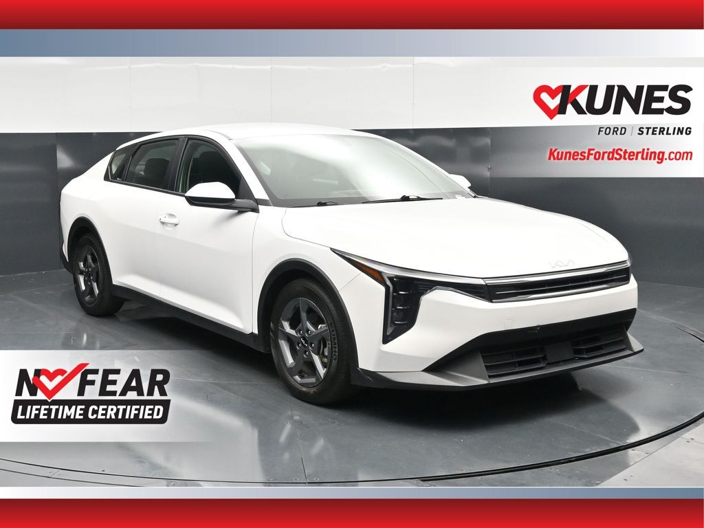 Snow White Pearl 2025 Kia K4 Sedan Front-Wheel Drive Continuously Variable Transmission