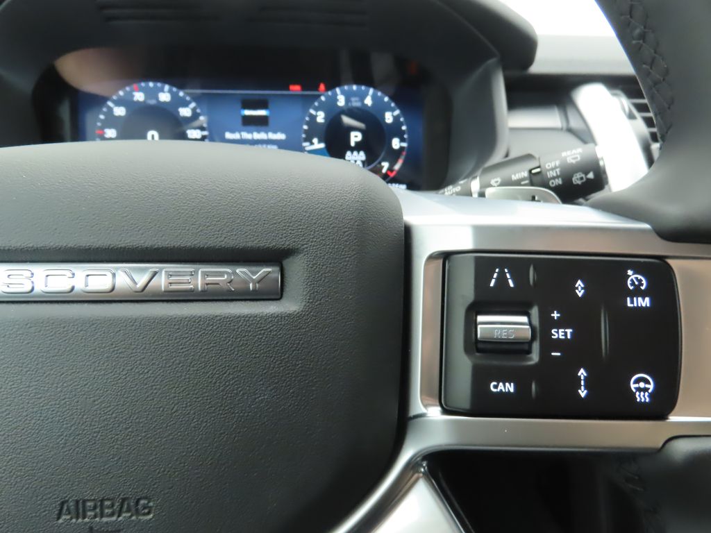 Thumbnail: 2026 Land Rover Discovery - 12
