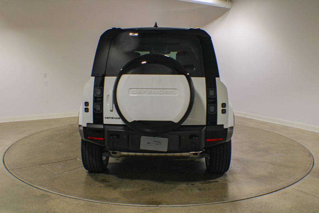 New 2026 White Land Rover X-Dynamic SE image 5