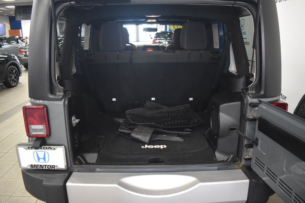 2014 Jeep Wrangler Unlimited Sahara 4