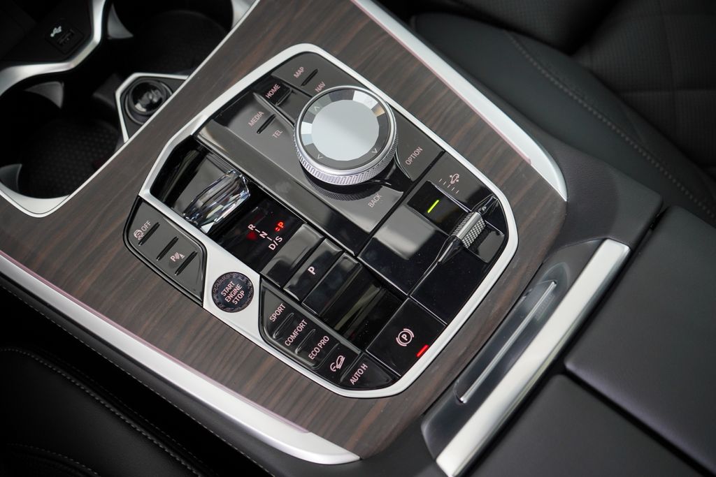 Thumbnail: 2026 BMW X7 - 18