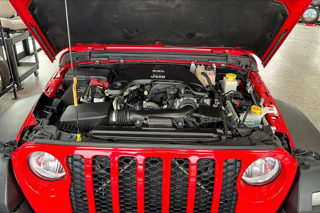 Used 2020 Red Jeep Sport image 11
