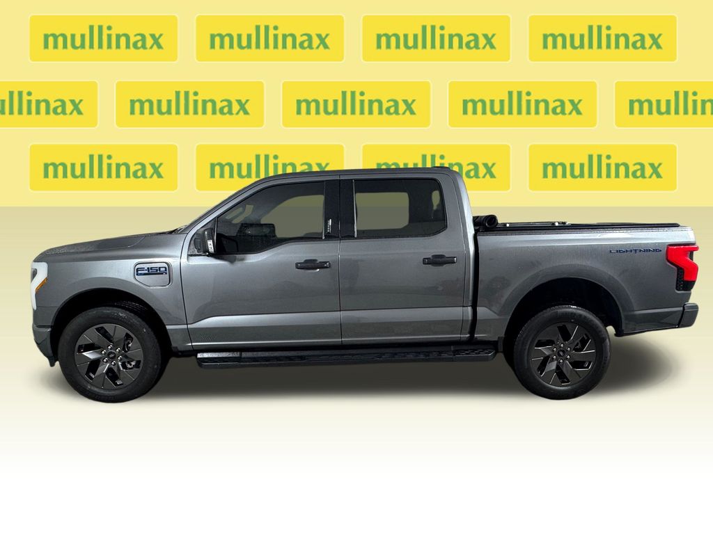 Certified Used 2024 Gray Ford XLT image 8