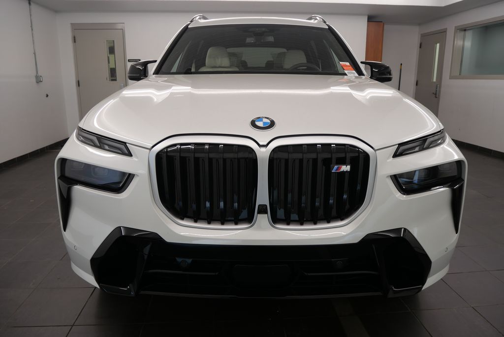 2025 BMW X7 M60i 10