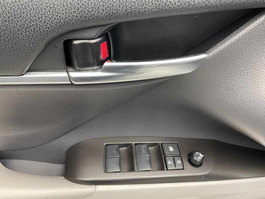 Thumbnail: 2022 Toyota Camry - 10