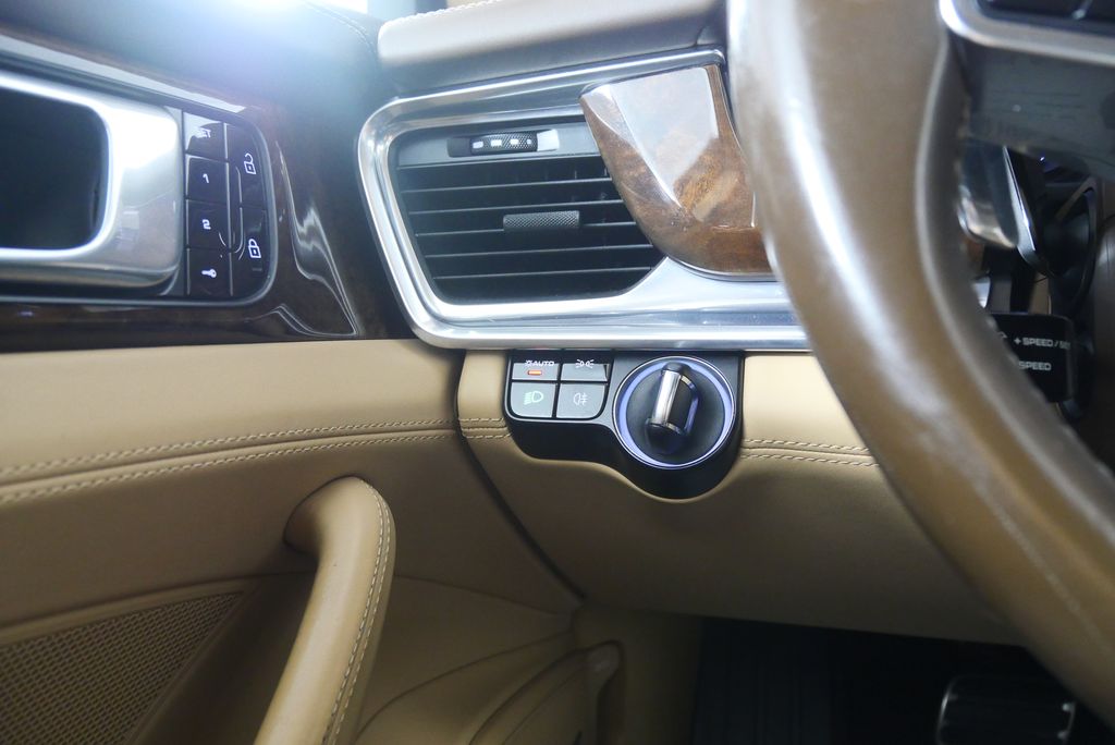 Thumbnail: 2019 Porsche Panamera - 23