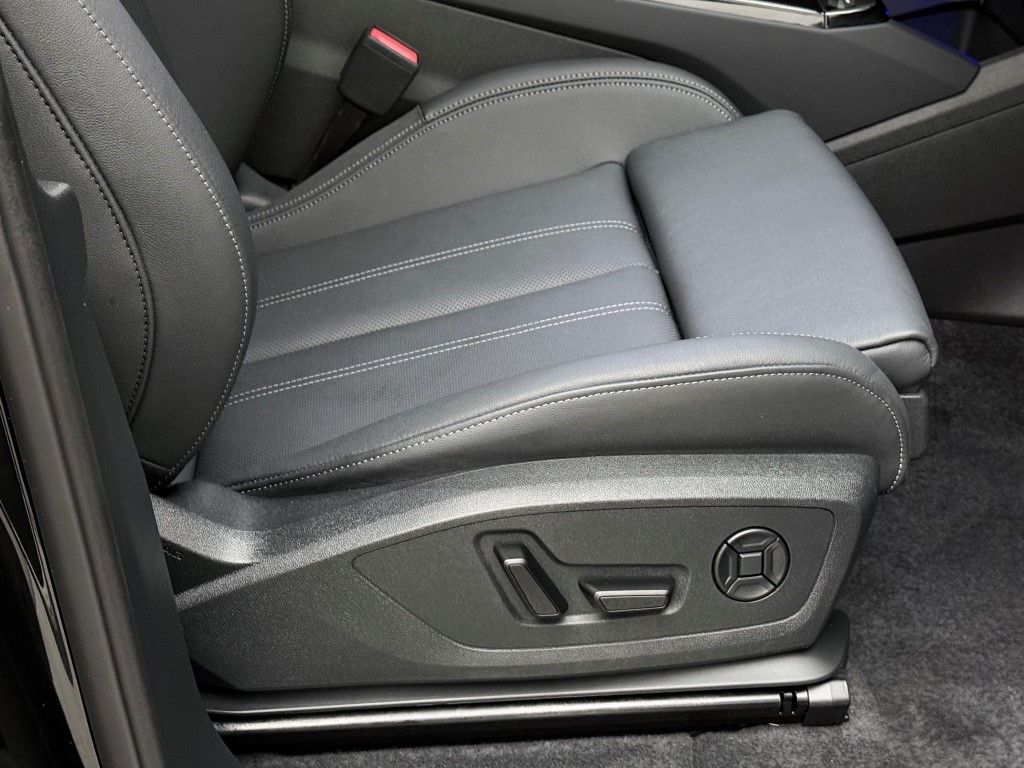 Thumbnail: 2025 Audi Q6 e-tron - 17