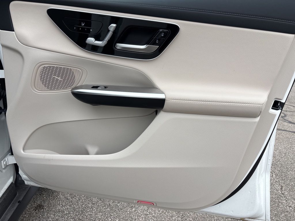 2025 Mercedes-Benz GLC GLC 350e photo