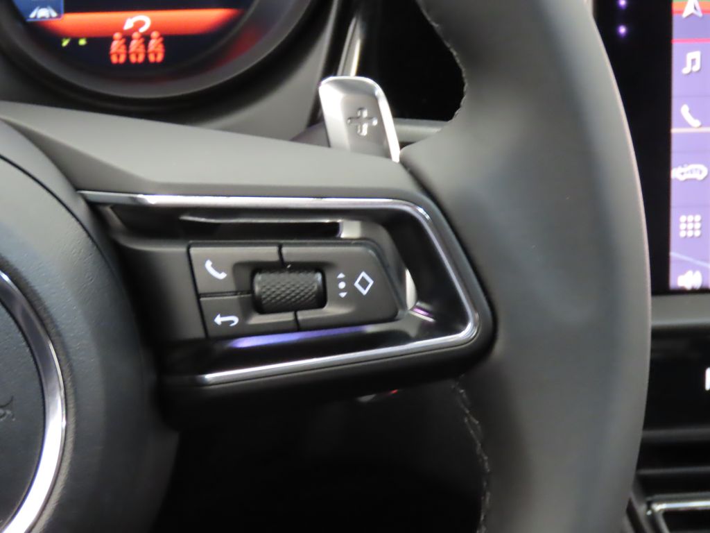 Thumbnail: 2026 Porsche Macan - 21