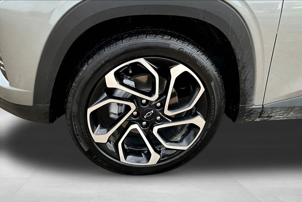 Used 2025 Chevrolet Trax SUV