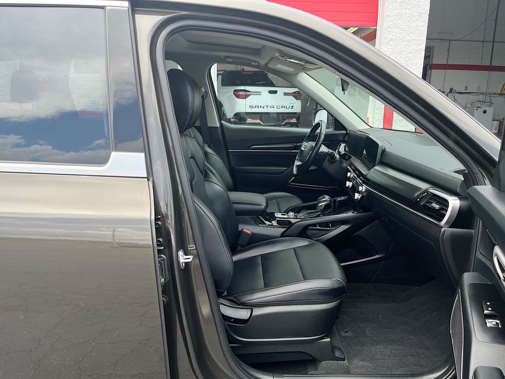 Used 2025 Green Kia S image 30