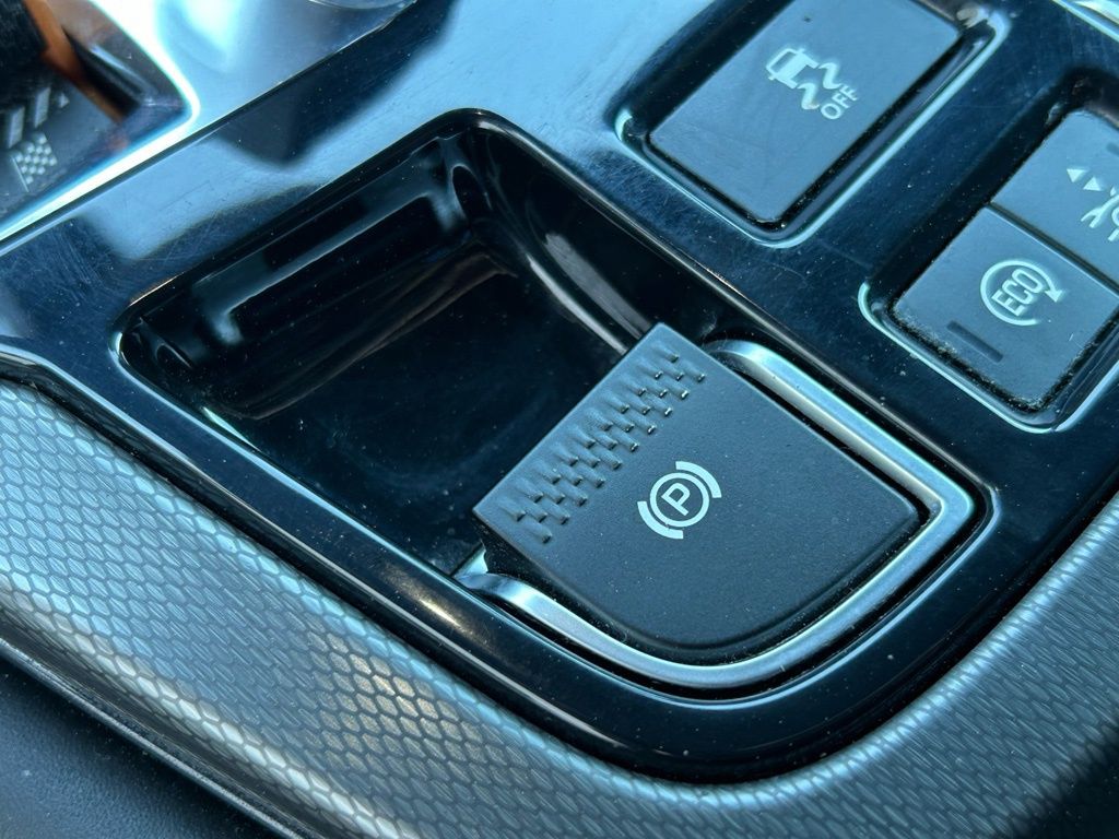 Used 2014  Jaguar S image 34