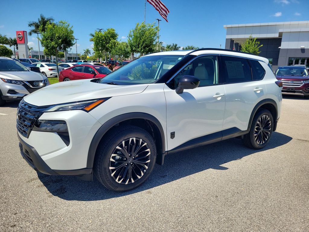 2026 Everest White Pearl Tricoat Nissan Rogue Dark Armor FWD SUV