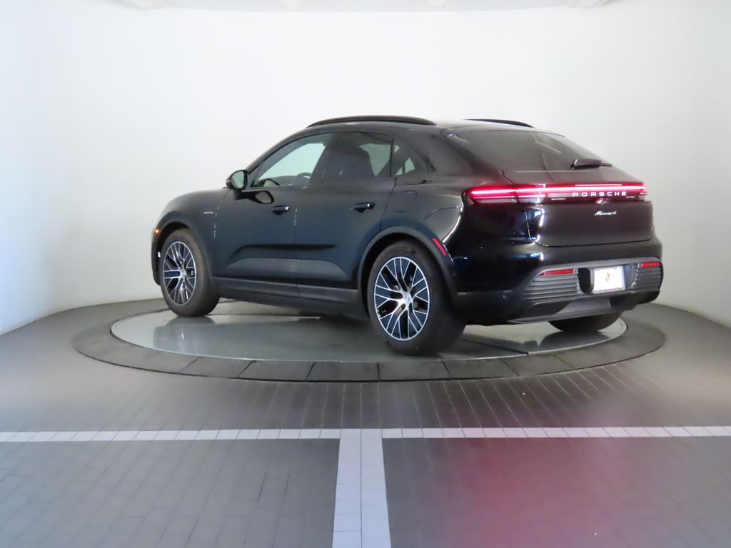 Thumbnail: 2025 Porsche Macan - 3
