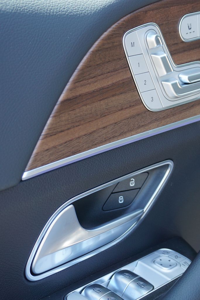 Thumbnail: 2026 Mercedes-Benz GLE - 23